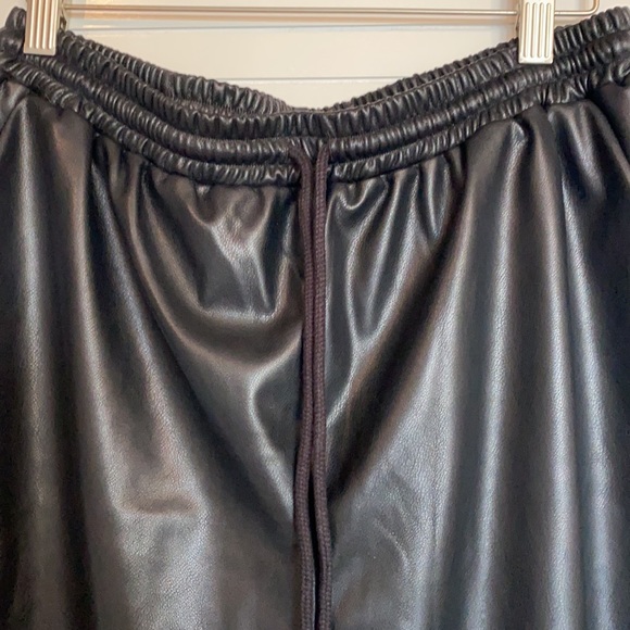 H:ours black leather pants - Picture 5 of 9